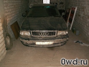 Битый автомобиль Audi 90